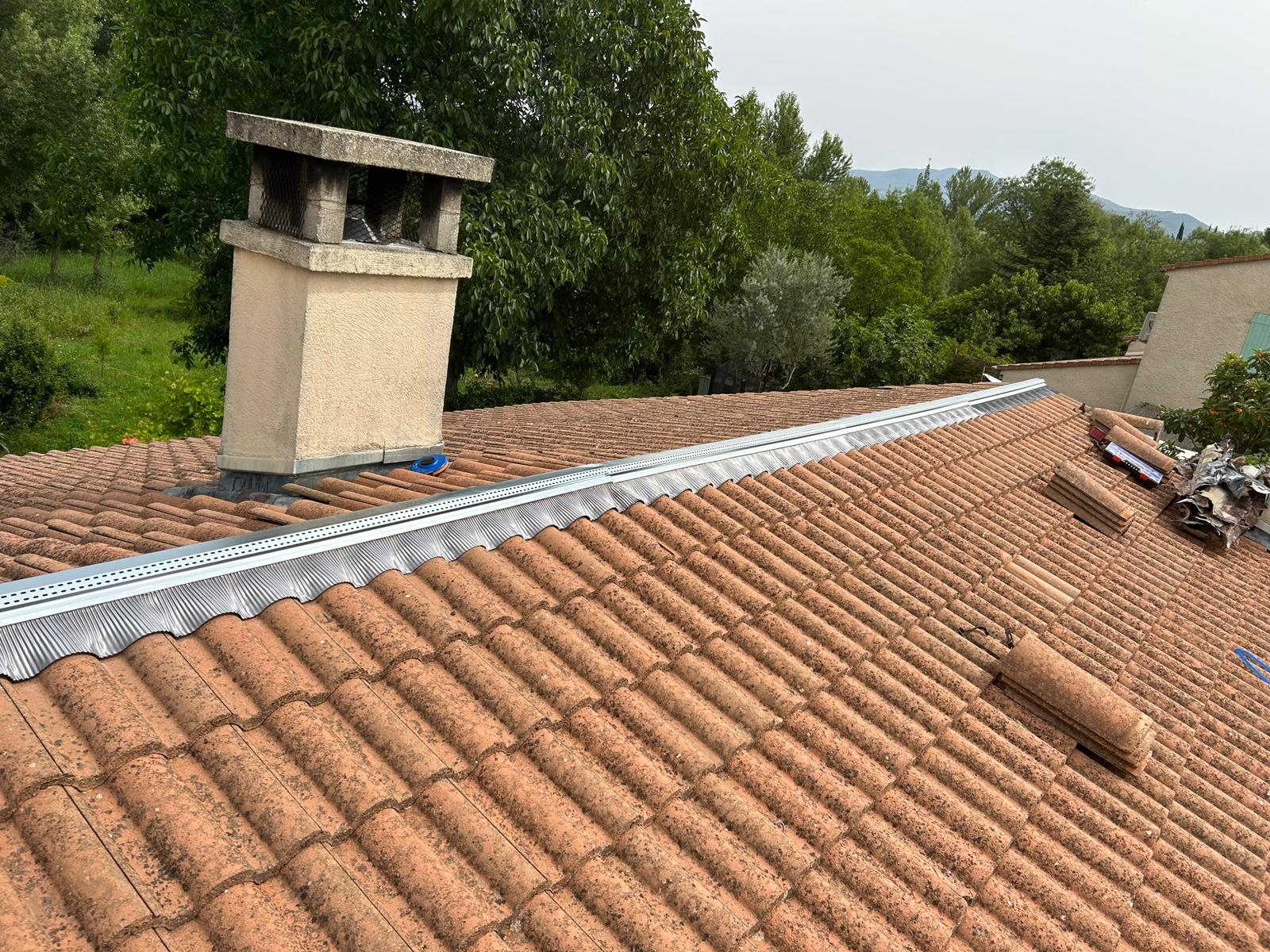 Closoir ventilé aluminium posé sur la lisse